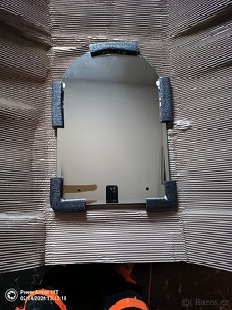 Koupelnové skříňky a zrcadlo - 20