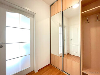 Pronájem, byt 1+kk s balkonem, 37,6 m2,  v nejvyšším patře,  - 20