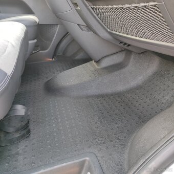 VW Caravelle T5 Comfortline, 2.0 TDI, 103 kW, manuál - 20