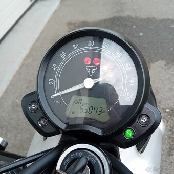 Triumph Street Twin 900 - 20