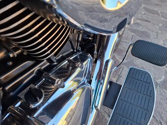 Suzuki Intruder C800 - 20