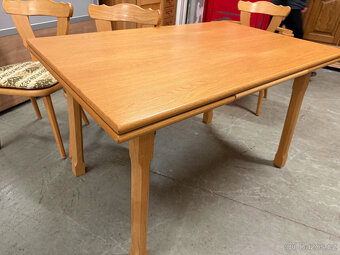 Dubová rohová lavice ,rozkládací stůl a tři židle - 20