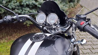 Triumph Rocket III. Roadster - 20