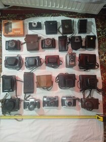 Fotoaparáty 24 ks, blesky 4 ks + stojánek 127 cm - 20