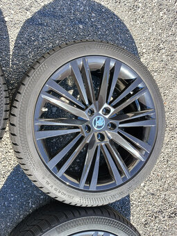 Pěkná zimní orig alu Škoda Superb Continental 235/40/19 8mm - 20