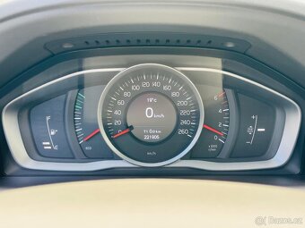 Volvo XC60 2.4D5 4x4 MANUÁL FACE LED KŮŽE NAVI SENZORY - 20