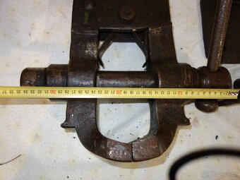 Veliký kovářský svěrák, svěrka - 20