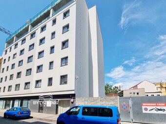 Pronájem prostorného a slunného bytu 2+kk o velikosti 80 m2 - 20