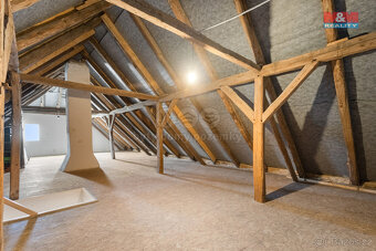 Rodinný dům 6+1 370m2, Klobuky, Kladno - 20