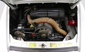 Porsche 911 3.0 SC z roku 1981 - 20