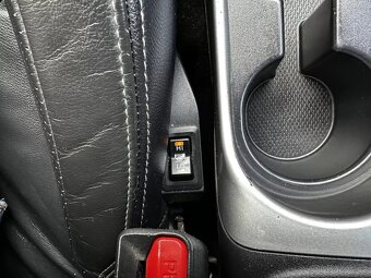 Citroën C-Crosser 2.2 HDi 4x4 SUV Kůže Navi Xenony Kamera - 20