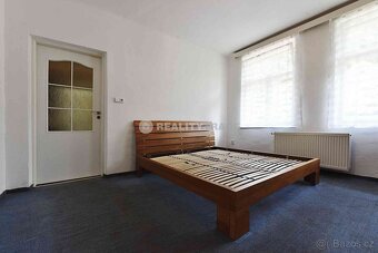 PRONÁJEM DOMU SE DVĚMA BYTY PO REKONST., 333 M2, NA POZEMKU - 20