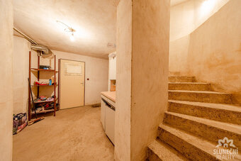 Samostatně stojící rodinný dům 5+1 na pozemku 621 m², obec V - 20