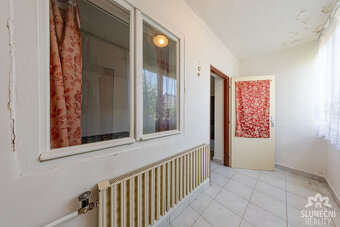 Rodinný dům 4+1,1+kk,1+1, na pozemku 732 m², obec Žabčice - 20
