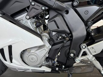 CFMOTO 675 SR-R - šedá, bílá skladem AKCE HELMA - 20