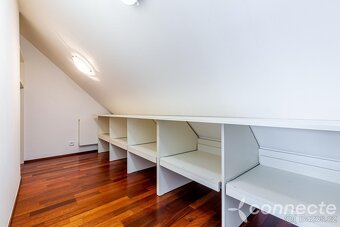 Výjimečný dvoupatrový loftový byt o rozloze 204 m s jedinečn - 20