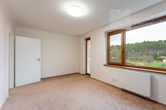 PRODEJ NADSTANDARDNÍHO RODINNÉHO DOMU 7+1  VE VRACOVĚ, 226 m - 20