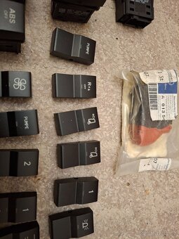 Nove originalni vypinace Mercedes-Benz - 20