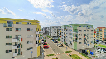 Pronájem bytu 3+kk s vyhrazeným parkovacím stáním, 85 m², Uh - 20