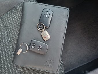 Toyota Auris Hybrid 1.8 rok 2013, Servis jen Toyota - 20