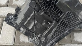 Světlo LED,přední nárazník a Škoda Superb III fl - 20