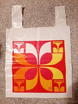 Igelitova Taška,  cigarety   tuzex  Beatles... - 20