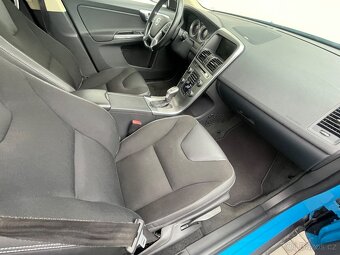 VOLVO XC60 2.4 D4 AWD AUTOMAT 173.000km koupeno v CZ - 20