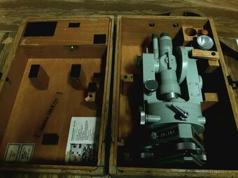Carl Zeiss Jena Theo 020 –historický theodolit, kufr, návody - 20