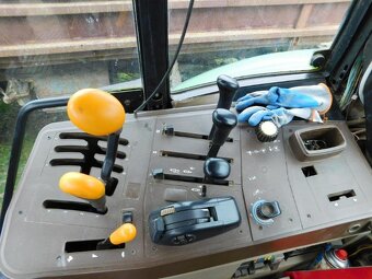 traktor John Deere 6520 SE - 20