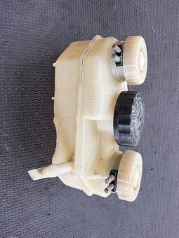 Mercedes W114/115 i kupé - montážní díly - 20
