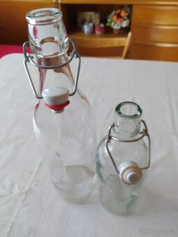 láhve 0,5l a 1lt s uzávěrem, plucky (placatky) 0,2l - 20