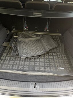 VW TOURAN 2.0 TDI R-LINE NAVI VYHŘ.SEDAČKY, KAMERA,SENZORY - 20