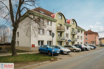 Podkrovní 2+kk kde najdete klid a skvělé spojení do metropol - 20