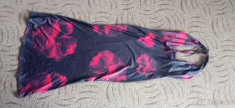 RŮZNÉ ŠATY VÝBĚR V GALERII KUS 50KČ - 20