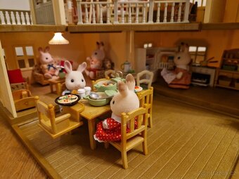Sylvanian families dvoupatrový domeček se světly - 20