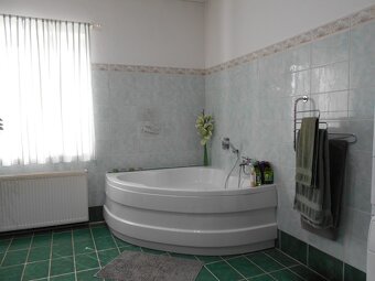 Prodej krásného RD se zahradou u Hradce Králové - 20