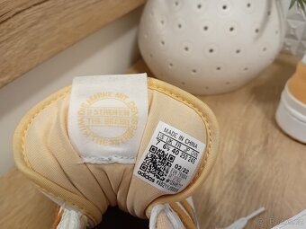 Adidas tenisky vel. 40 kožené unisex Rezervace - 20