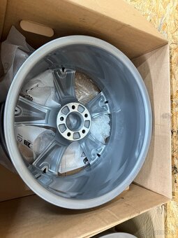 ORIGINÁLNÍ ALU KOLA AUDI A5 8T0601025F ET 32 8.5Jx19H2 - 20