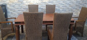 Jídelní masivní dřevěný stůl palisandr+6 ratanových židlí - 20