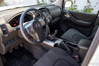 Nissan Pathfinder 2.5 dCi SE - 20