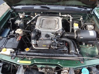 Nissan Navara 2.5 TD Double-Cab 4x4 tažné 3t - 20
