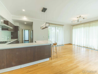 Exkluzivní vila 5+1, 348 m², bazén, sauna, pozemek 996 m², S - 20