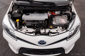 Toyota Yaris 1.5 Hybrid LOUNGE - 20