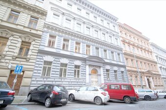 Nádherný, plně vybavený 3+1 v centru Vinohrad s balkonem - 20