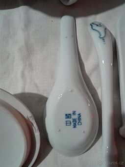 Porcelánové nádobí motiv cibulák zn. foto 12 kusů - 20