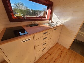 Luxusní tiny house z přírod. materiálů, design mobilní dům - 20