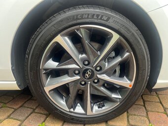 Hyundai i30 Kombi 1.5 T-GDi MHEV DCT Style, 117 kW, r. 2022 - 20
