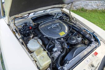 Mercedes-Benz 560 SL R107 - 20