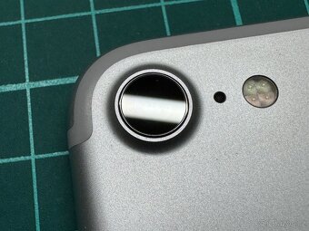 Apple iPhone 7 128 GB silver + náhradní díly - 20