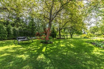 Prodej honosné vily v anglickém stylu + 2 stavební parcely - 20